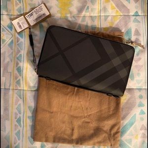 NEW 💕Designer Burberry Charcoal/Black Wallet!!